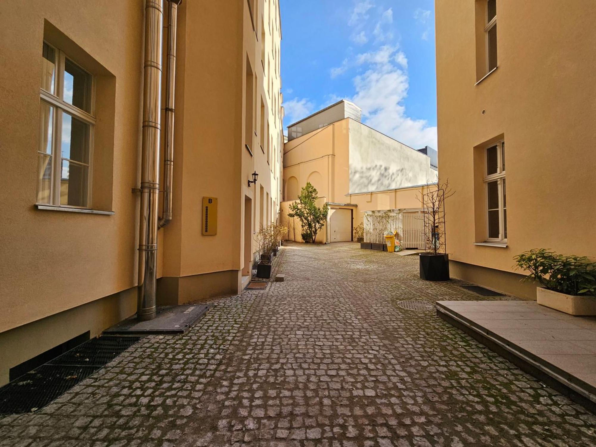 Golden Circles No.2 Apartment